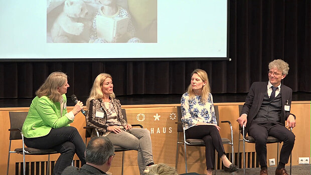 Round table discussion at the CR2S Conference in Vienna 2025 with Barbara Schneider (left), Angelika Schlarb, Mirja Quante and Alex Hübler
